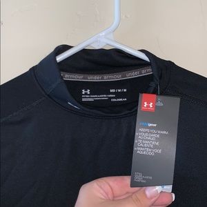 Women’s Under Armour fitted cool gear shirt